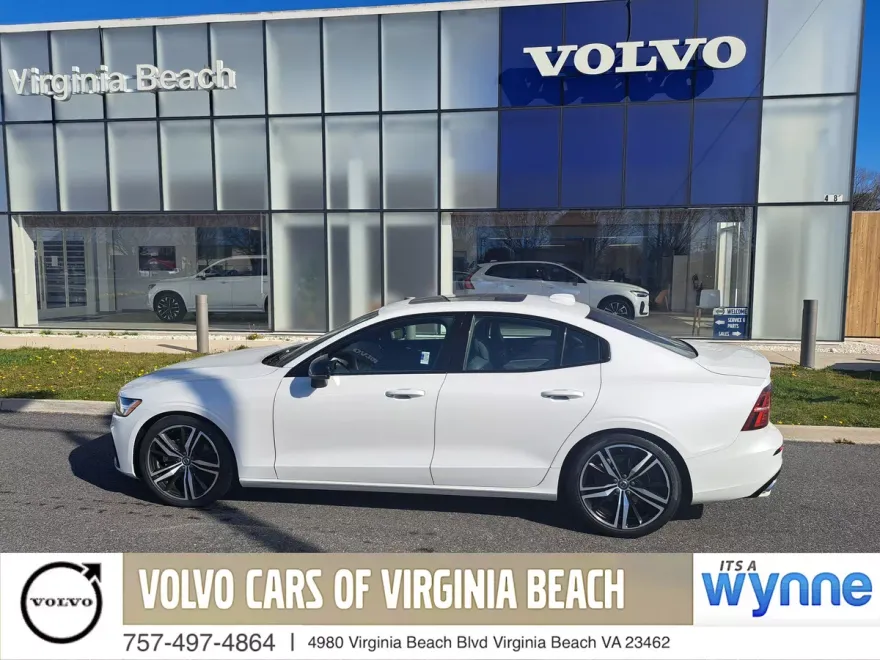 2022 Volvo S60 B5 AWD R-Design photo 1