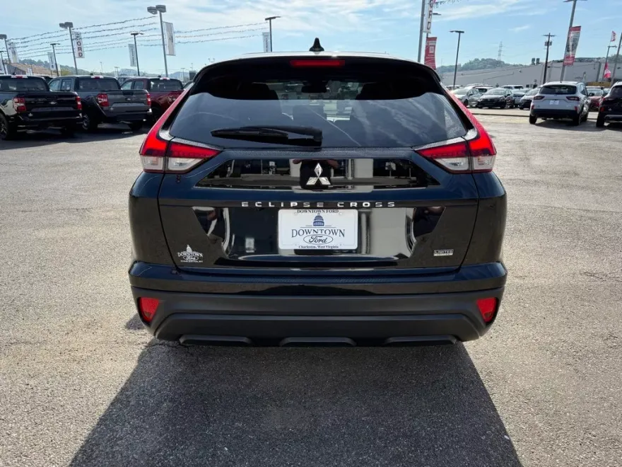 2023 Mitsubishi Eclipse Cross LE photo 1