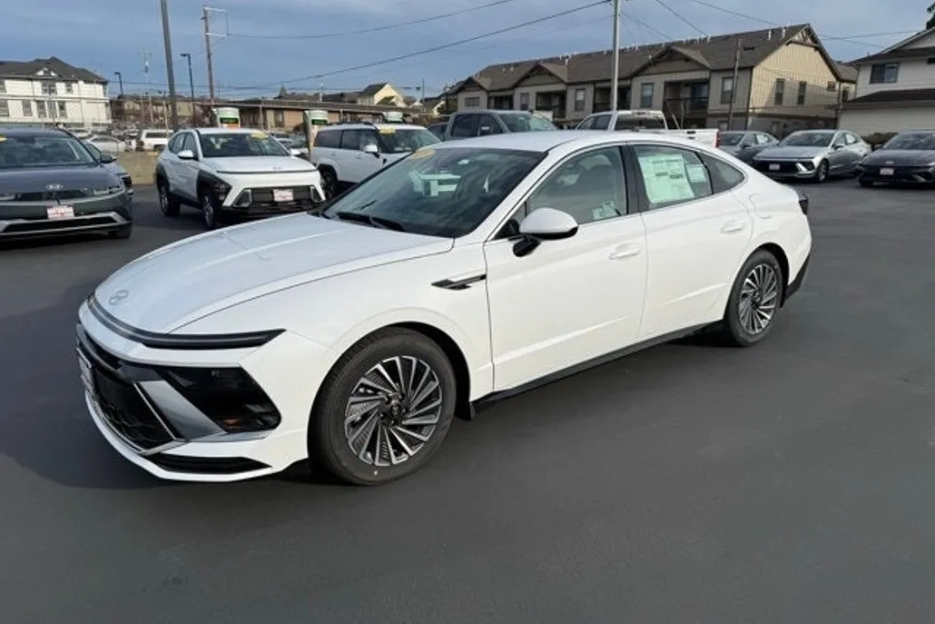 2025 Hyundai Sonata Hybrid SEL photo 1