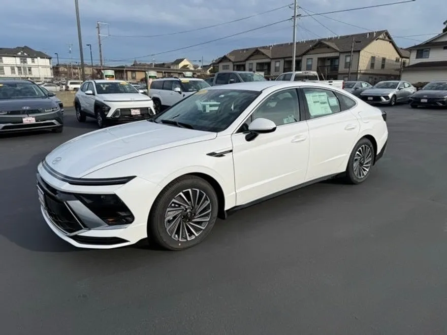 2025 Hyundai Sonata Hybrid SEL photo 1