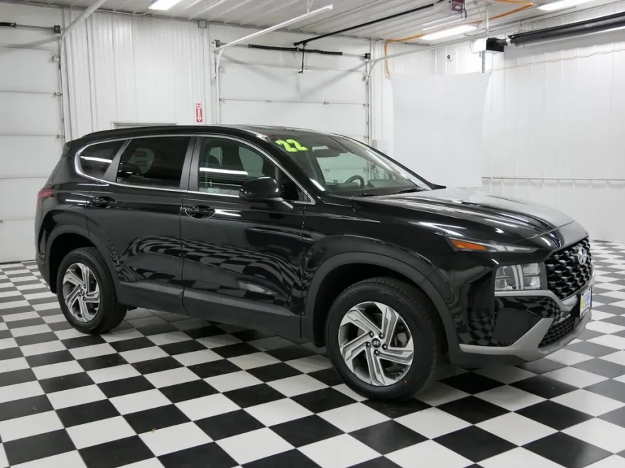 2022 Hyundai Santa Fe SE photo 1