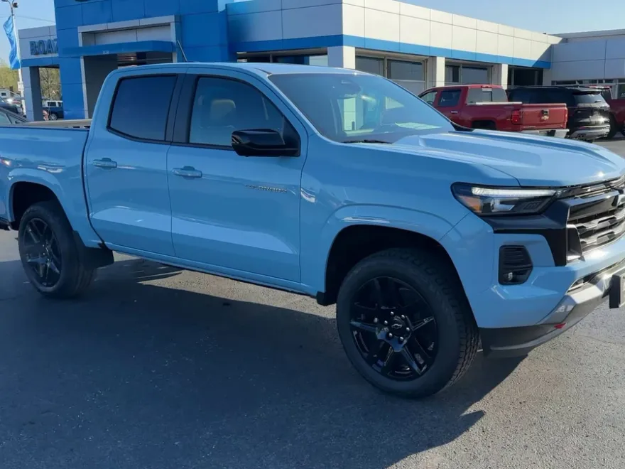 2025 Chevrolet Colorado Z71 photo 1