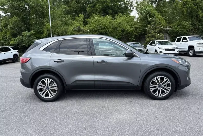 2022 Ford Escape SEL photo 1