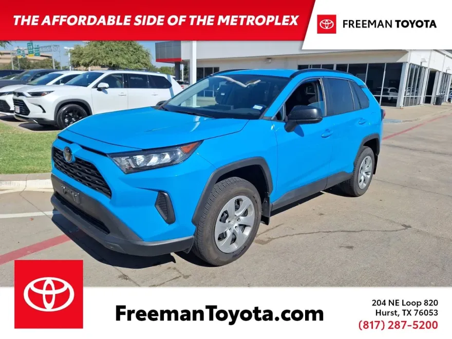 2021 Toyota RAV4 LE photo 1