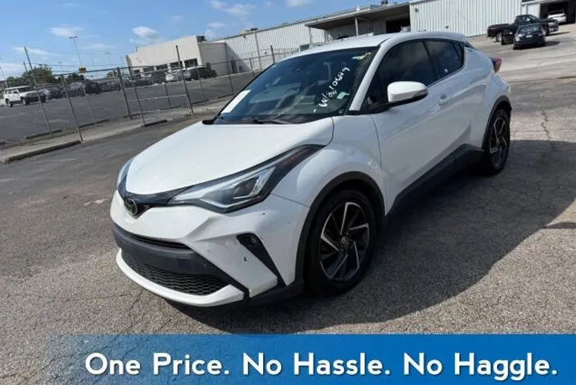 2021 Toyota C-HR LE photo 1