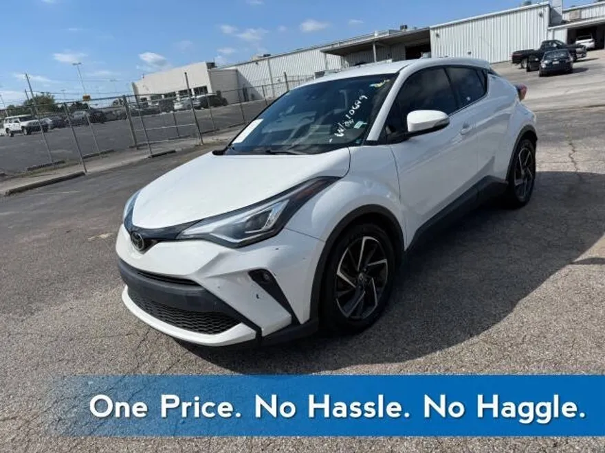 2021 Toyota C-HR LE photo 1