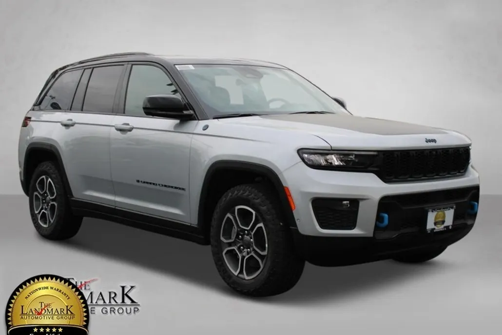 2023 Jeep Cherokee Trailhawk 4xe photo 1