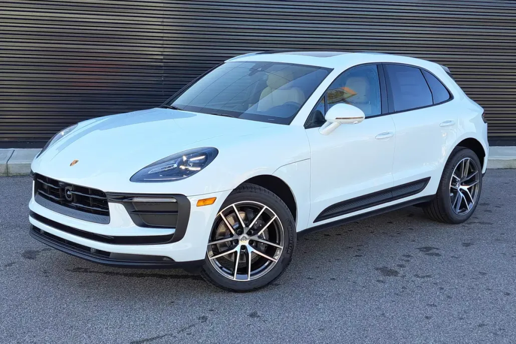 2026 Porsche Macan T photo 1