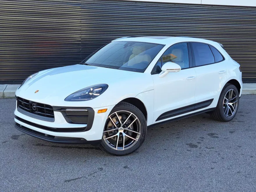 2026 Porsche Macan T photo 1