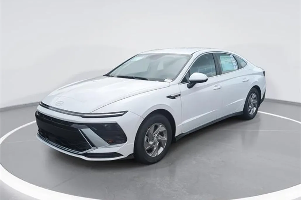 2025 Hyundai Sonata SE photo 1