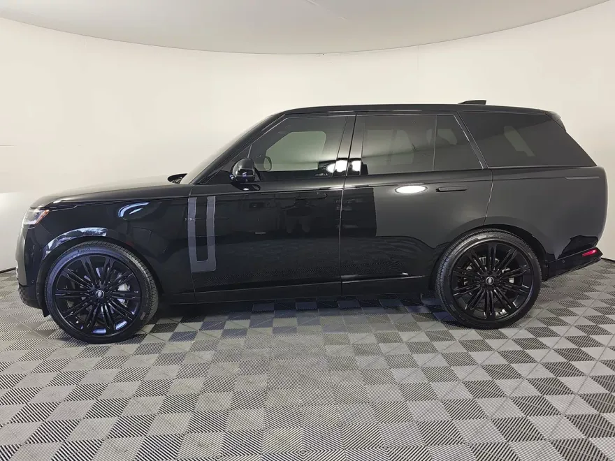 2025 Land Rover Range Rover SE photo 1