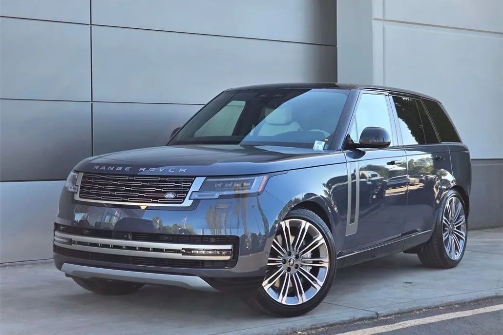 2025 Land Rover Range Rover SE photo 1