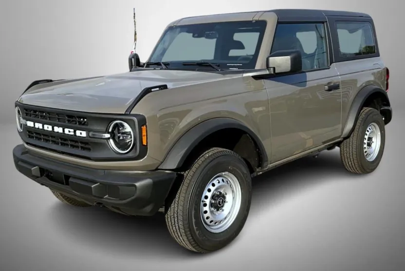 2025 Ford Bronco Base photo 1