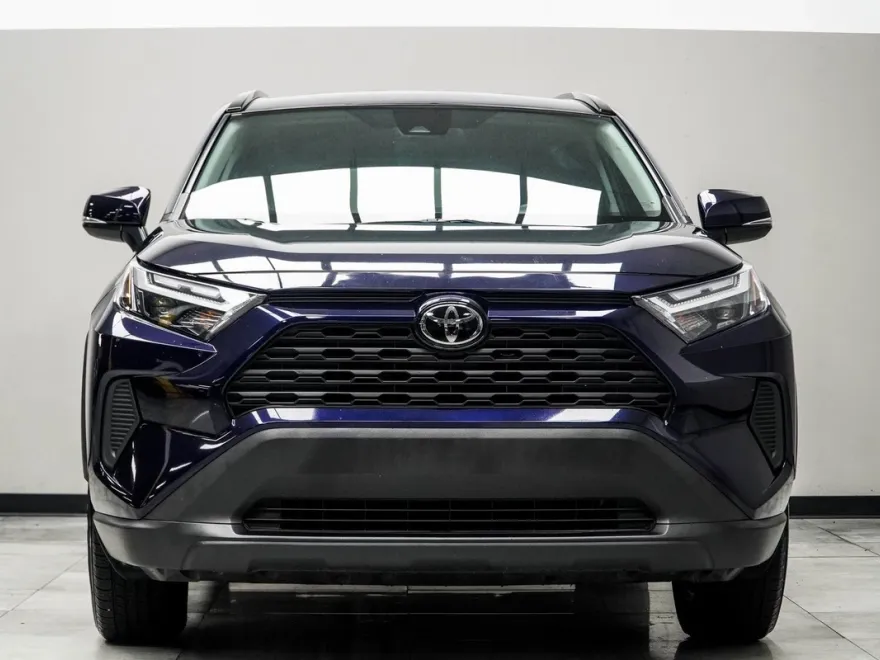 2024 Toyota RAV4 XLE photo 7