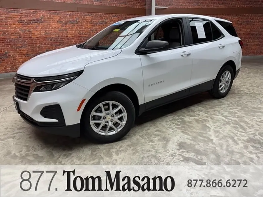 2022 Chevrolet Equinox LS photo 1
