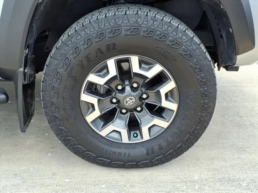 2023 Toyota Tacoma 4x4 TRD photo 1