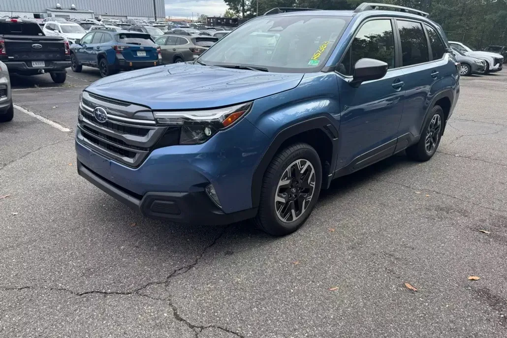 2025 Subaru Forester Premium photo 1
