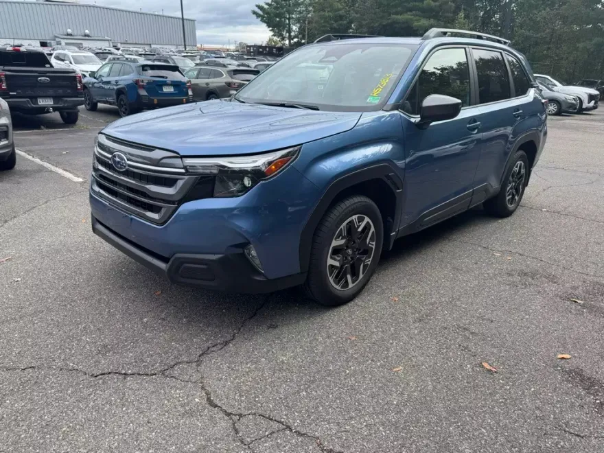 2025 Subaru Forester Premium photo 1