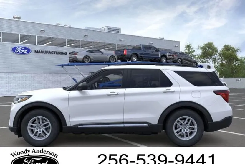 2025 Ford Explorer photo 1