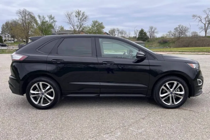 2017 Ford Edge Sport photo 1