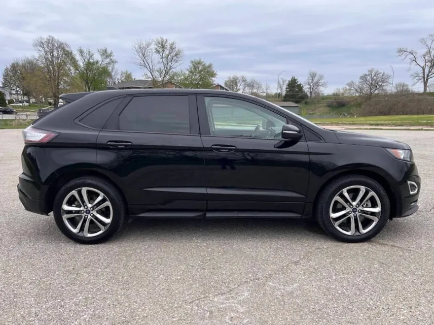 2017 Ford Edge Sport photo 1