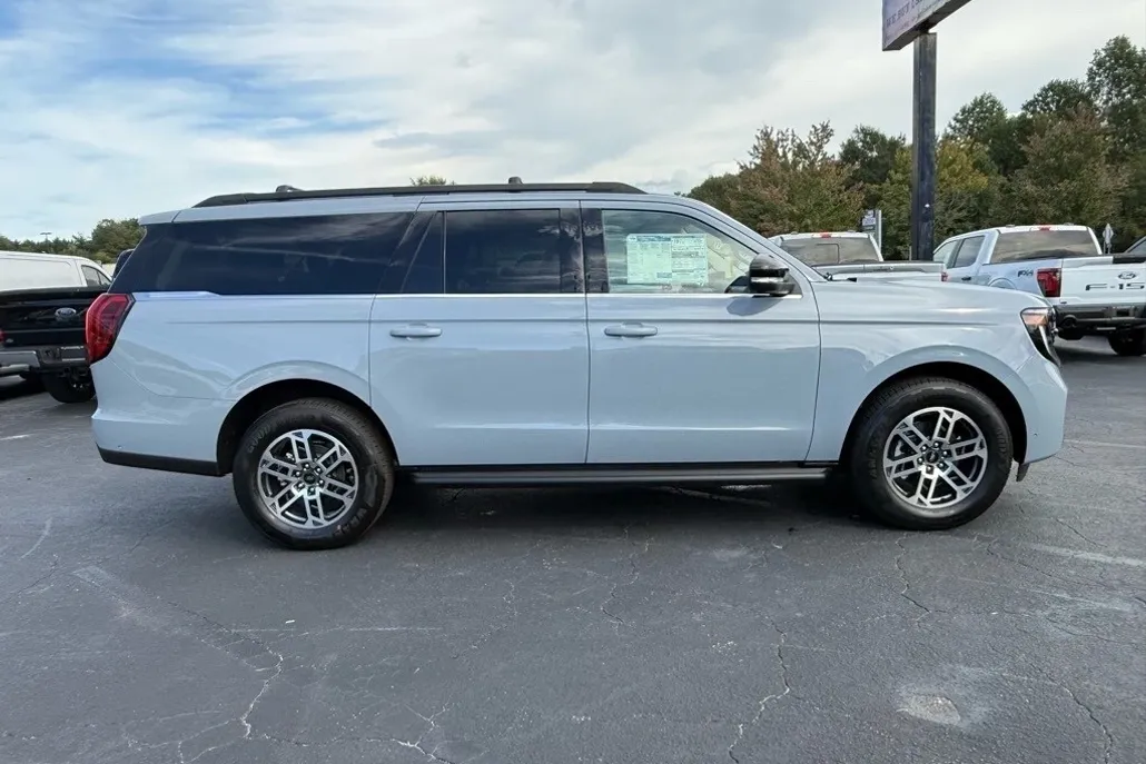 2025 Ford Expedition MAX photo 1