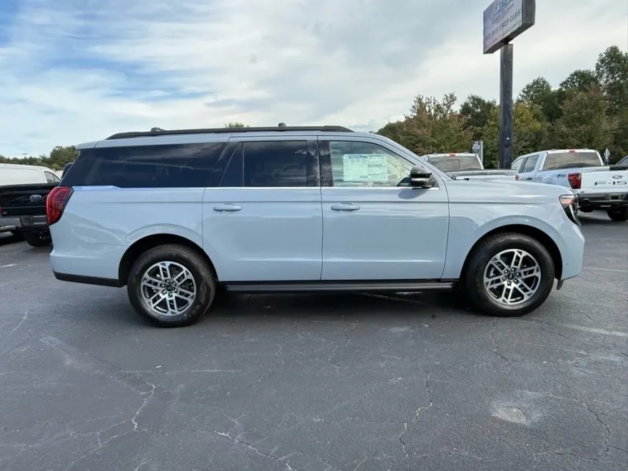 2025 Ford Expedition MAX photo 1
