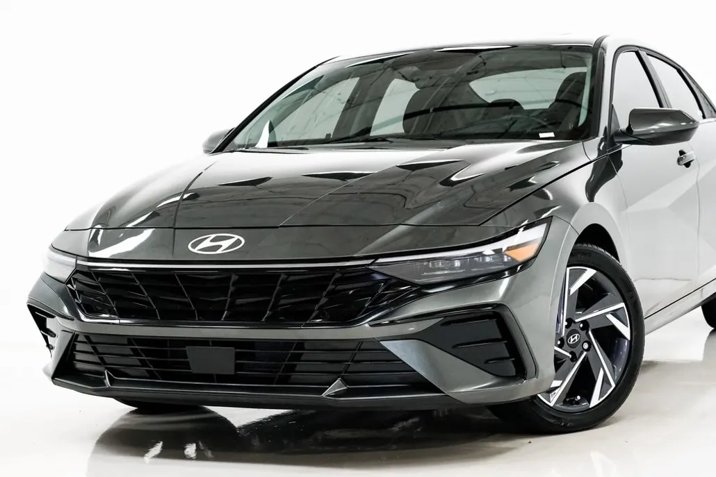 2025 Hyundai Elantra SEL Convenience photo 1