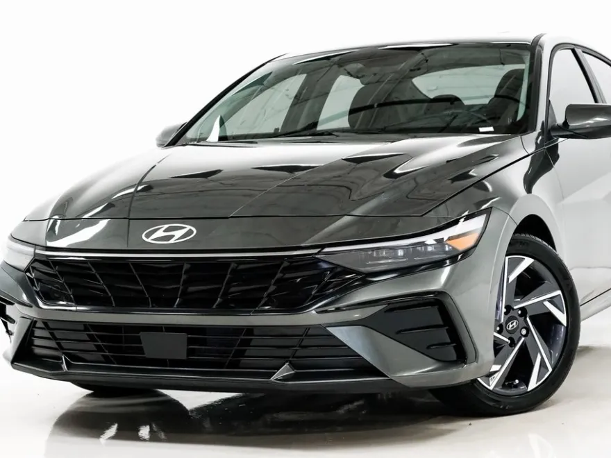 2025 Hyundai Elantra SEL Convenience photo 1