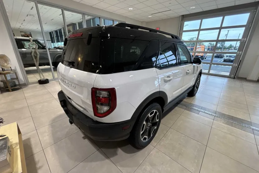 2022 Ford Bronco Outer Banks photo 1