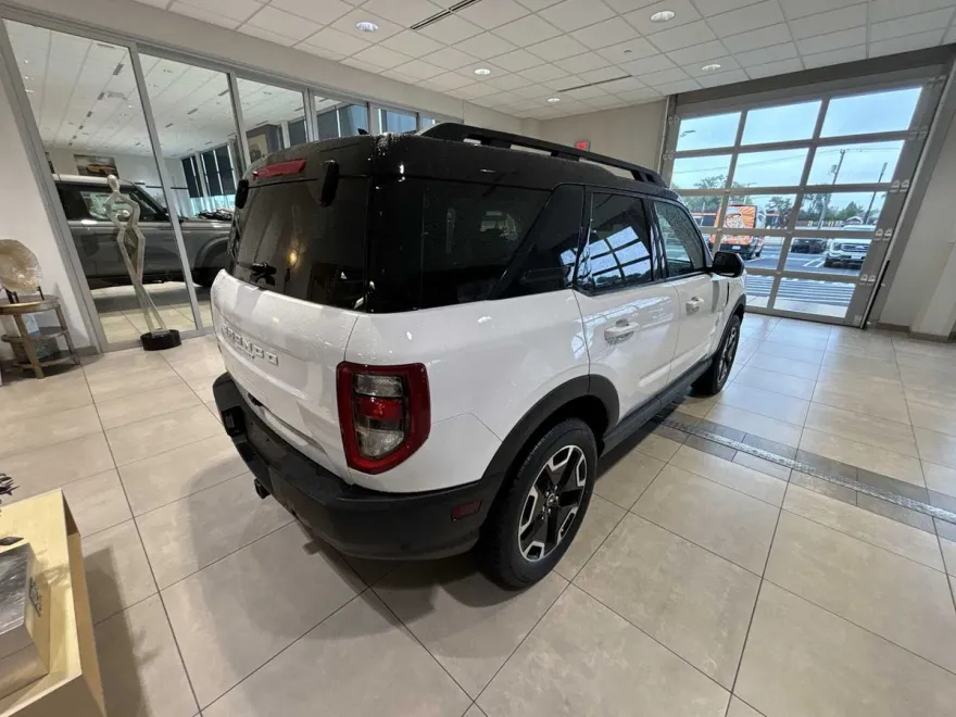 2022 Ford Bronco Outer Banks photo 1