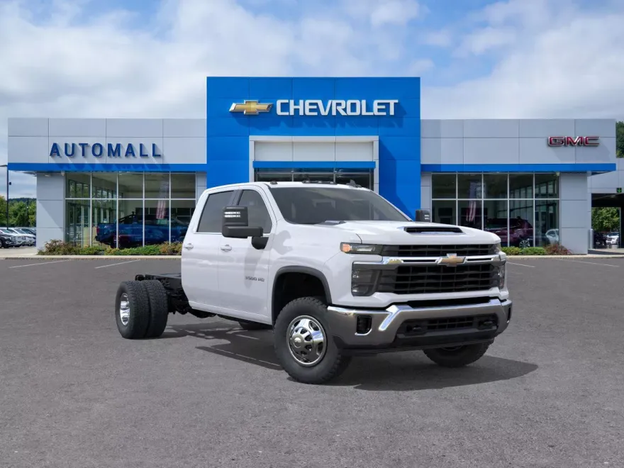 2025 Chevrolet Silverado 3500HD LT photo 1