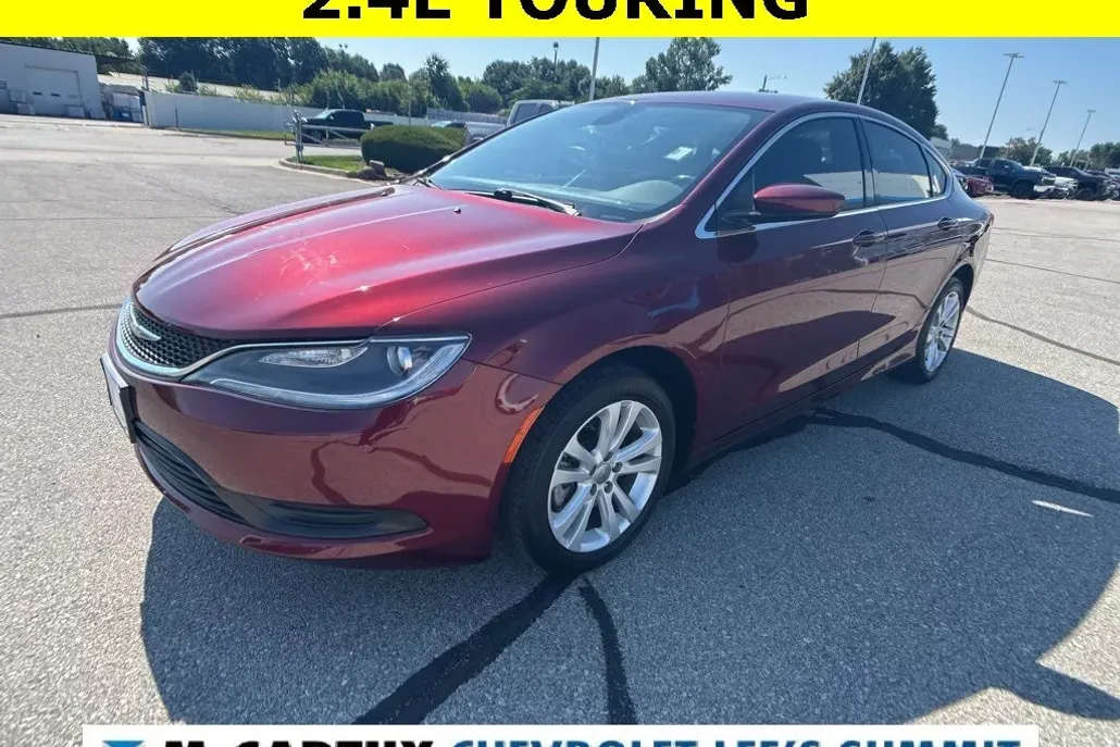 2017 Chrysler 200 LX photo 1