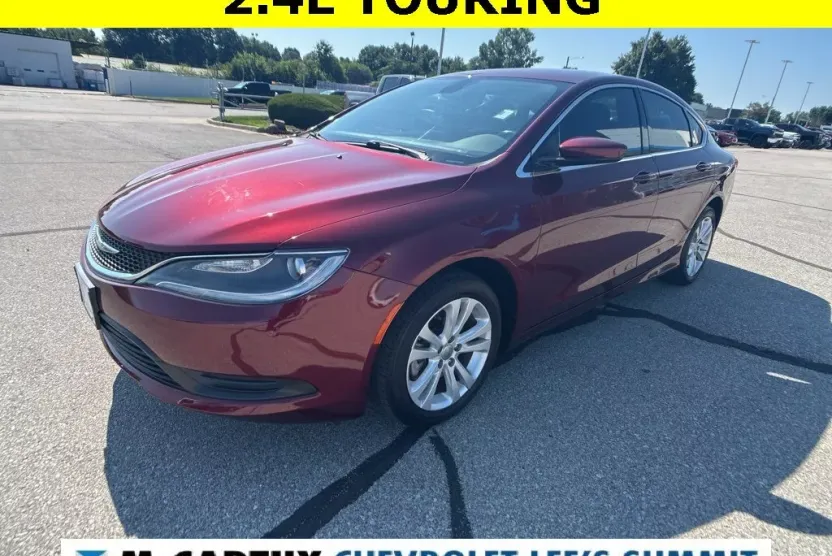 2017 Chrysler 200 LX photo 1