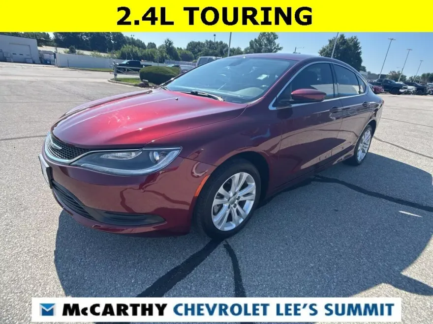 2017 Chrysler 200 LX photo 1