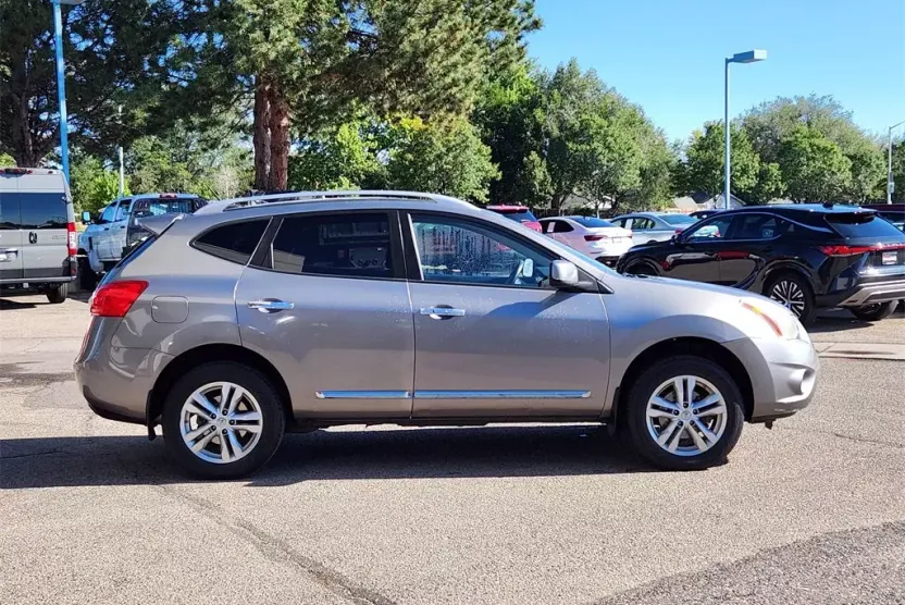 2012 Nissan Rogue SV photo 1