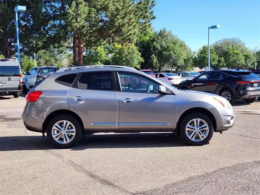 2012 Nissan Rogue SV photo 1