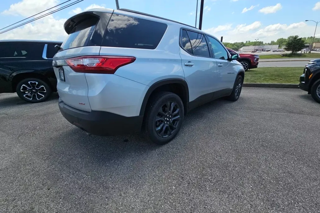 2021 Chevrolet Traverse RS photo 1
