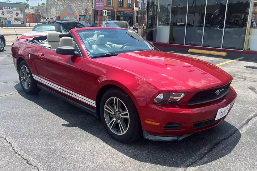 2011 Ford Mustang V6 Premium Convertible photo 1
