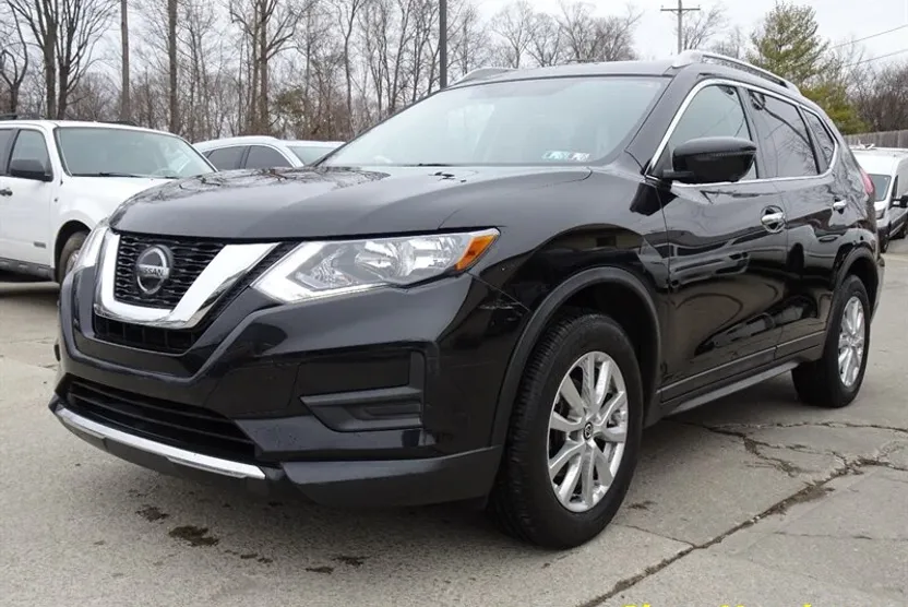 2018 Nissan Rogue SV photo 1