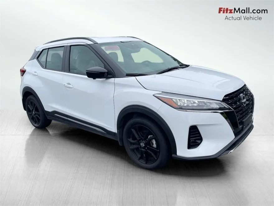 2024 Nissan Kicks SR photo 1