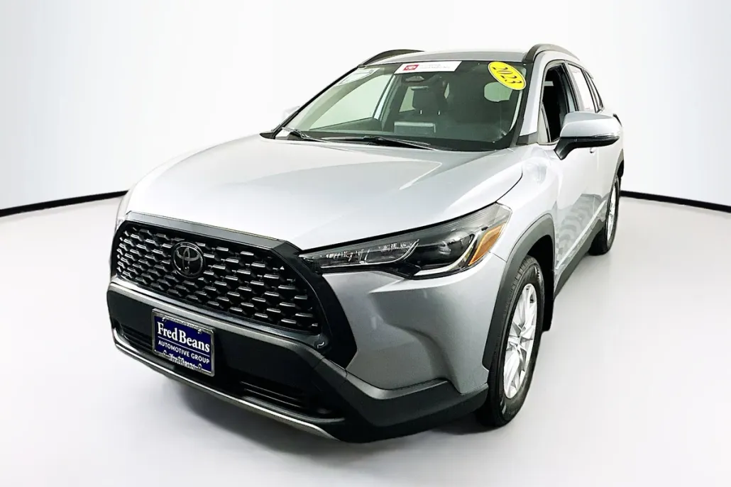 2023 Toyota Corolla Cross LE photo 1