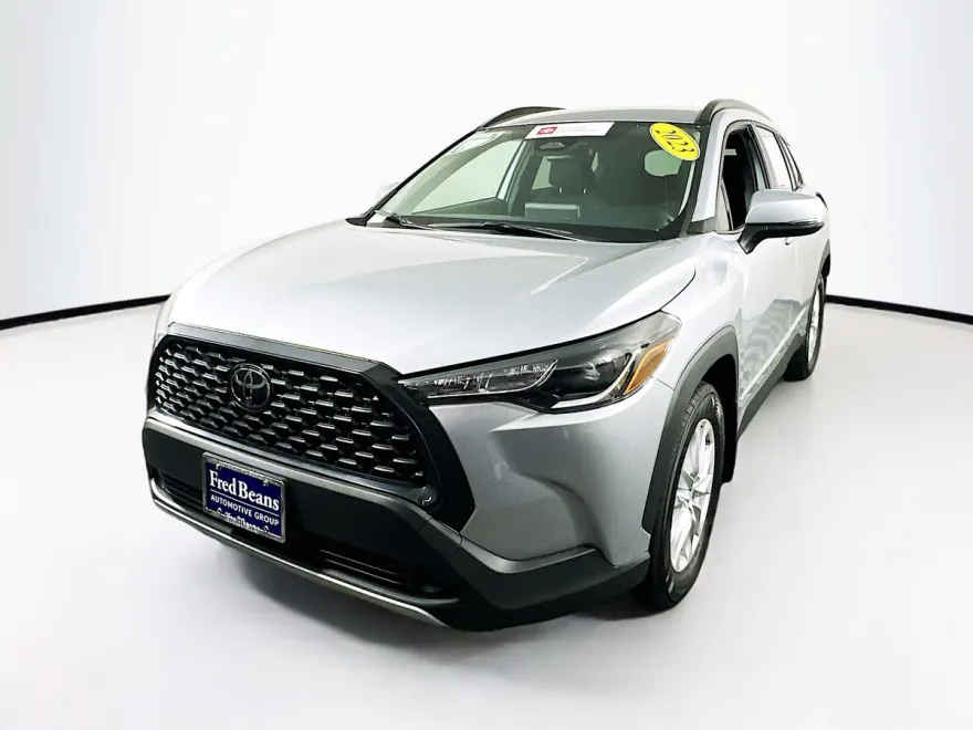 2023 Toyota Corolla Cross LE photo 1