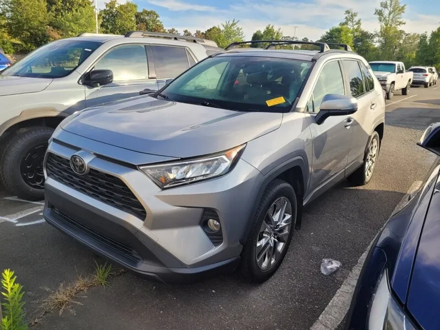 2019 Toyota RAV4 XLE Premium photo 1