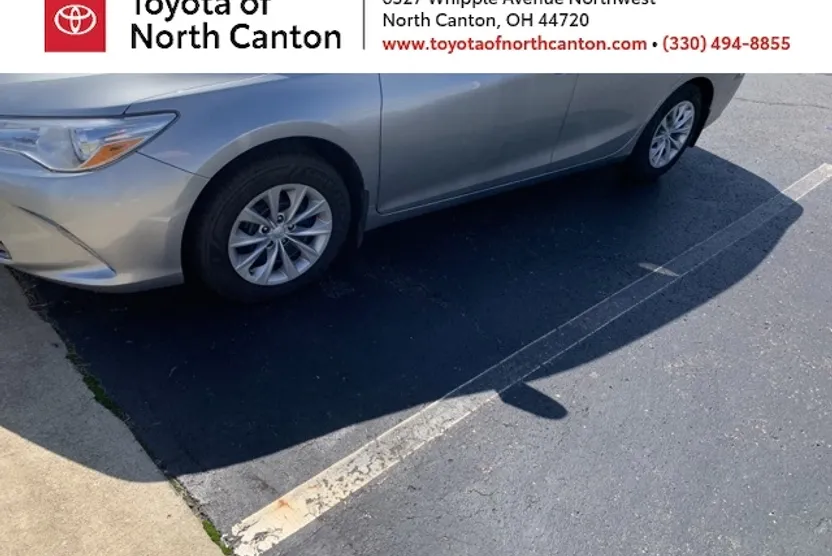 2016 Toyota Camry LE photo 1