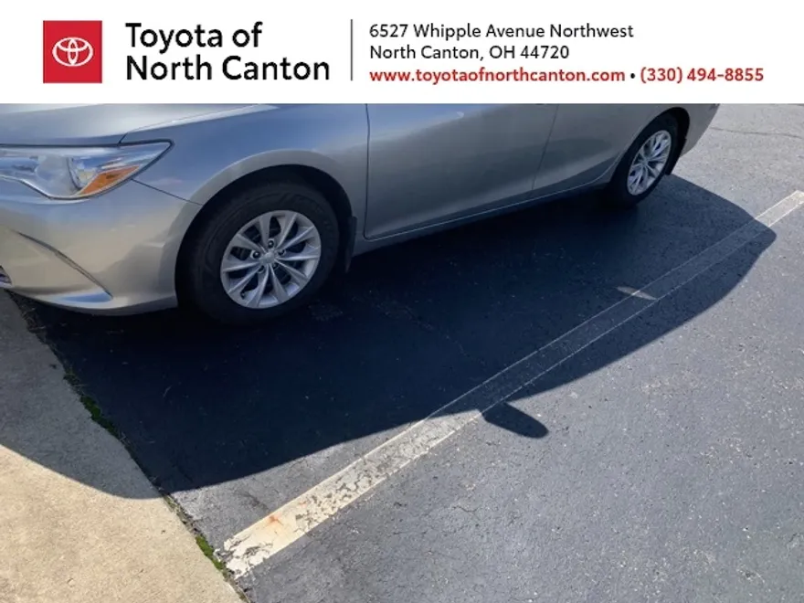 2016 Toyota Camry LE photo 1