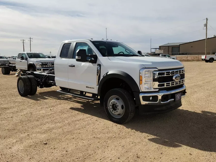 2024 Ford F-550 photo 1
