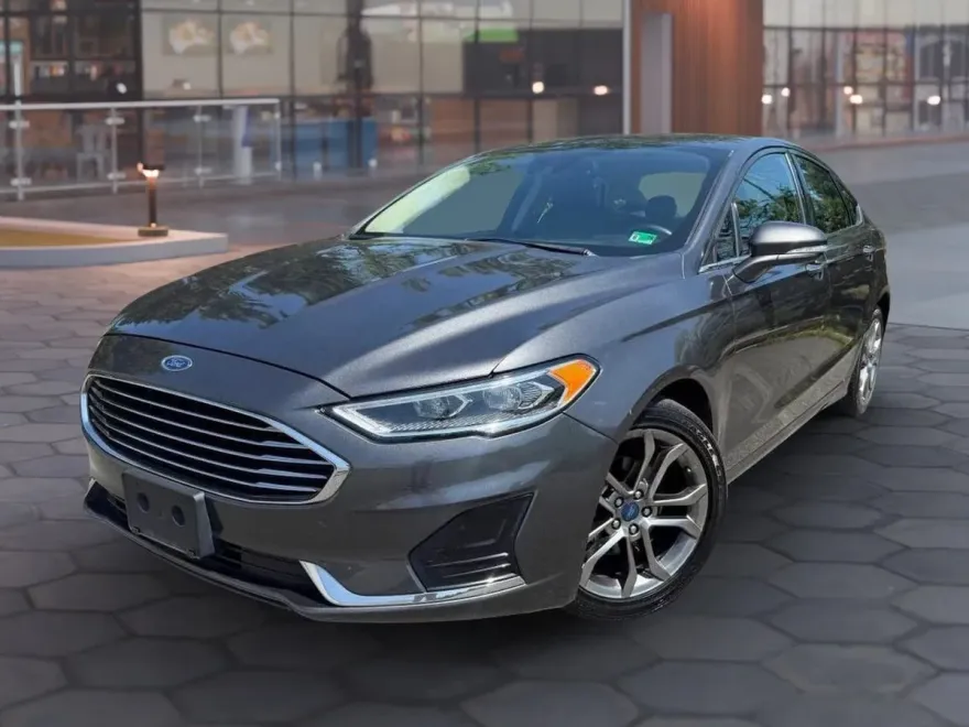 2020 Ford Fusion SEL photo 1