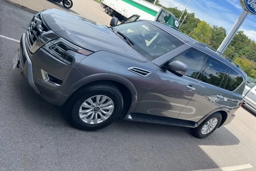 2023 Nissan Armada SV photo 1