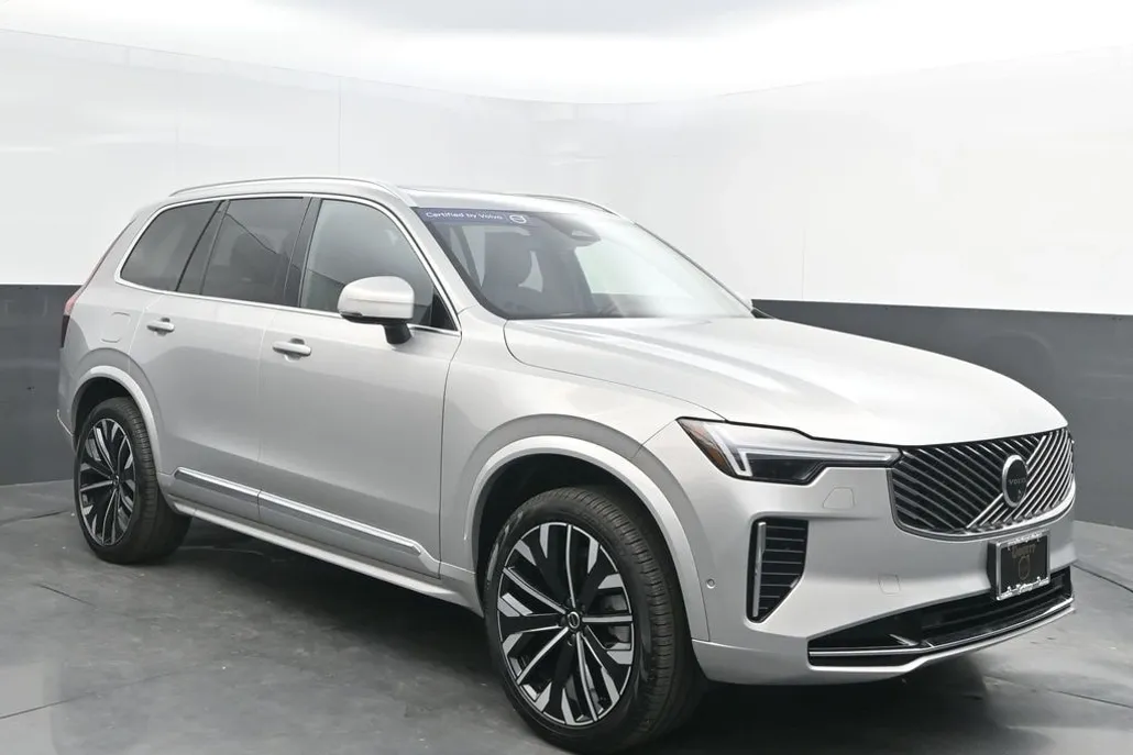 2025 Volvo XC90 B5 Plus photo 1